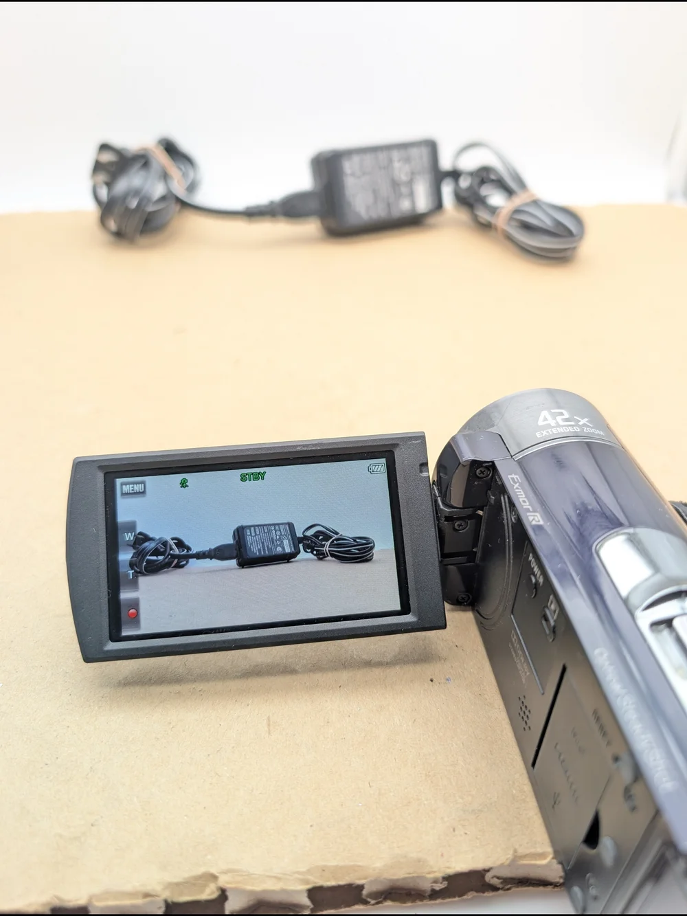 Sony Handycam HDR-CX160 Camcorder 42x Zoom Video Camera Original Battery/Charger